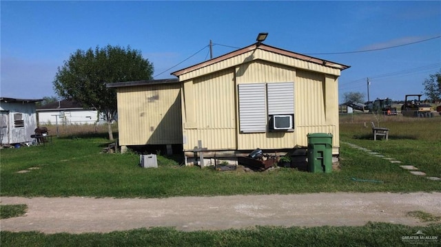 view of side of property featuring a yard