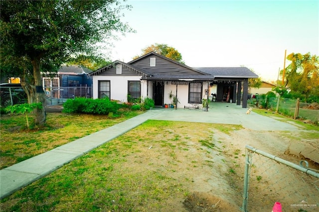 view of front of property featuring a carport