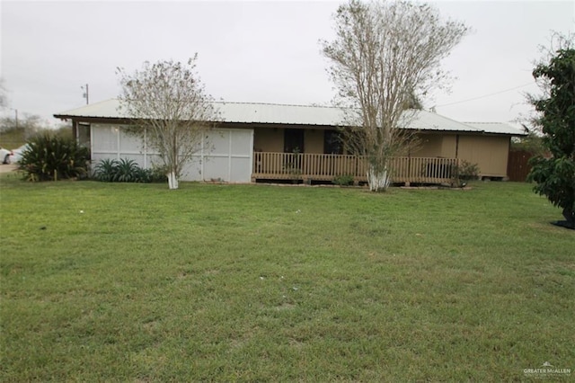 back of house featuring a yard