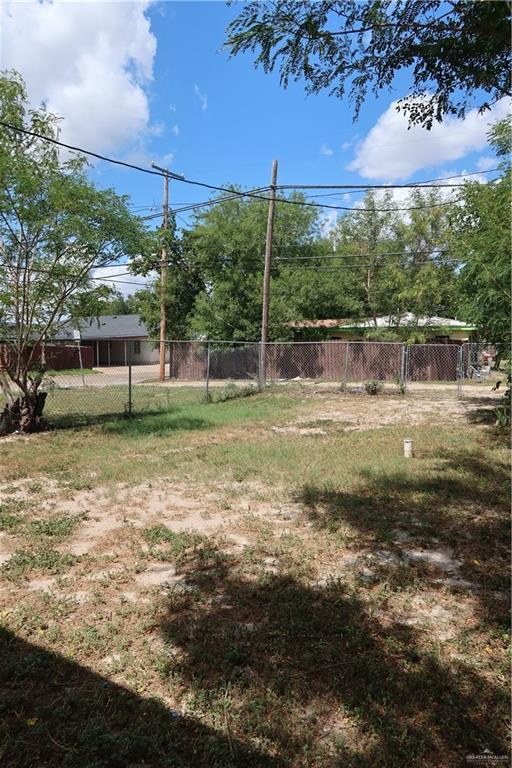 116 N Kansas Ave, Weslaco, TX 78596 - view of yard