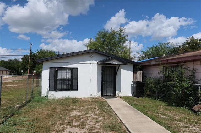 116 N Kansas Ave, Weslaco, TX 78596 - bungalow-style home with stucco siding