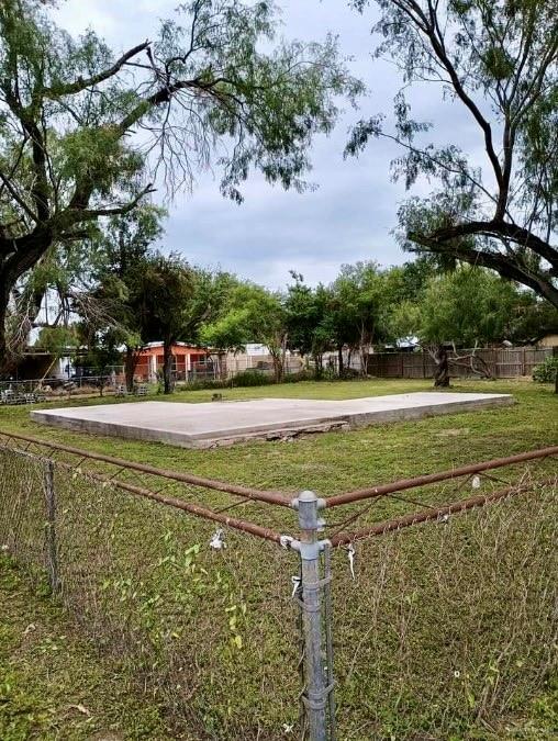 Listing photo 3 for 301 Holland Ave, Mission TX 78572