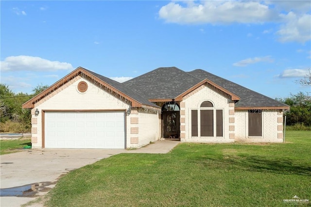 view of front of property featuring a front lawn and a garage