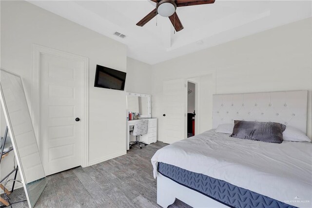 308 N Holland Ave, Mission, TX 78572 - bedroom with wood finished floors, a desk, and a ceiling fan
