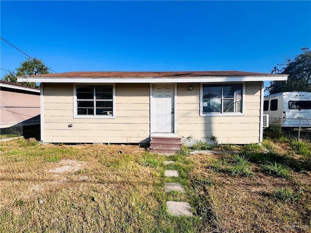 view of front of house with a front lawn