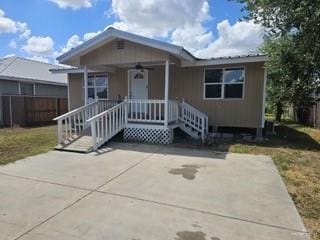 view of front of house featuring a porch and a front yard