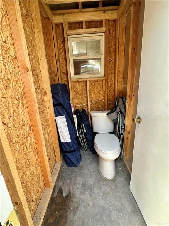 bathroom featuring toilet