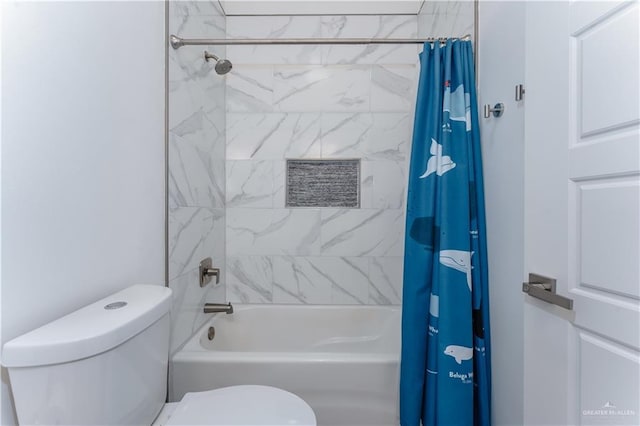 bathroom with shower / bath combo with shower curtain and toilet