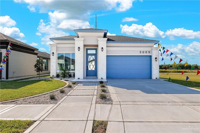 view of front of property featuring a front yard and a garage