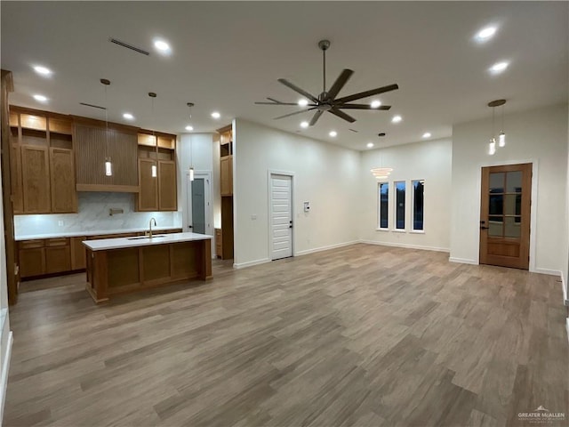 1513 Helen Dr, Weslaco, TX 78596 - kitchen with open floor plan, a sink, ceiling fan, light wood-style floors, and recessed lighting