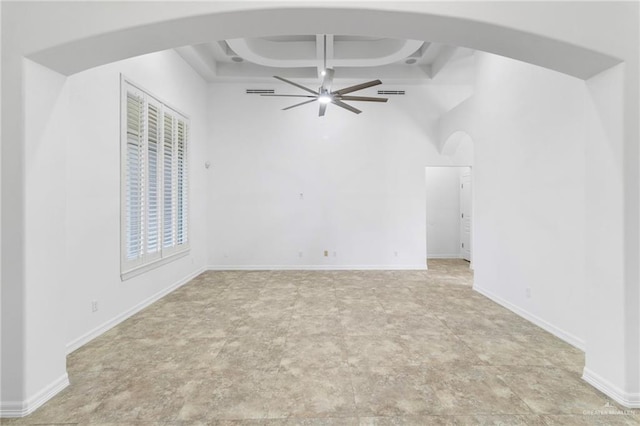 empty room featuring ceiling fan