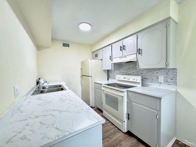 kitchen featuring decorative backsplash, white appliances, dark wood-type flooring, sink, and gray cabinets