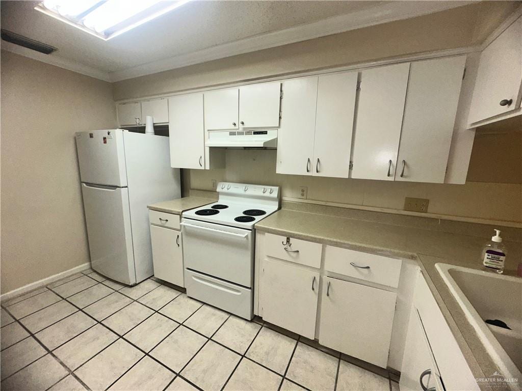 323 Forest Hills Dr Unit 7, Weslaco, TX 78596 - kitchen with white appliances, under cabinet range hood, ornamental molding, a sink, and white cabinetry