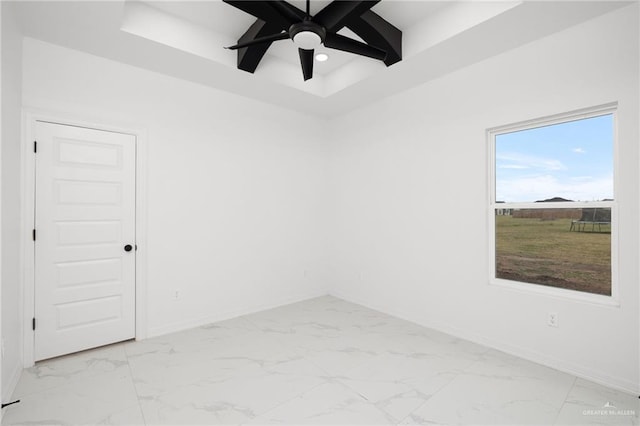 empty room featuring ceiling fan