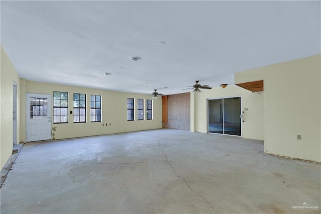 empty room with ceiling fan