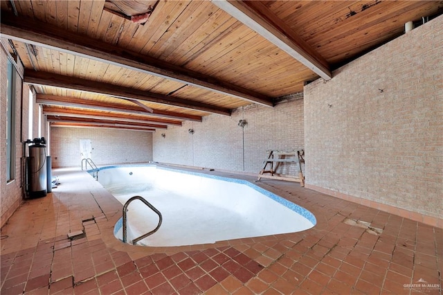 view of pool featuring a jacuzzi