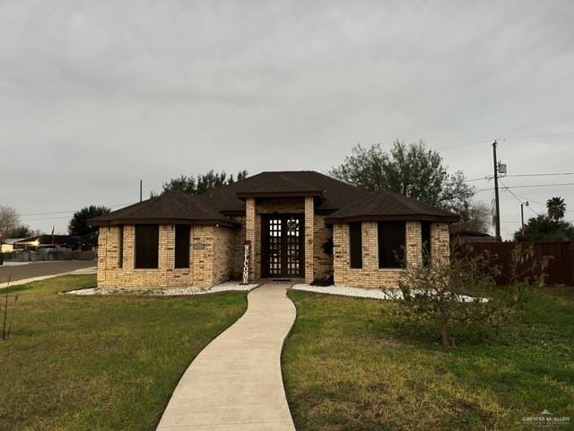 view of front of property with a front lawn