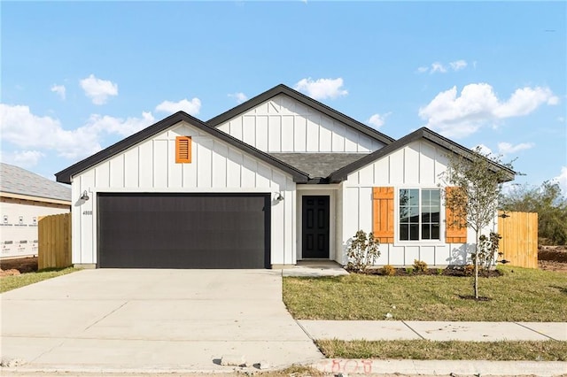 modern inspired farmhouse featuring a garage and a front lawn