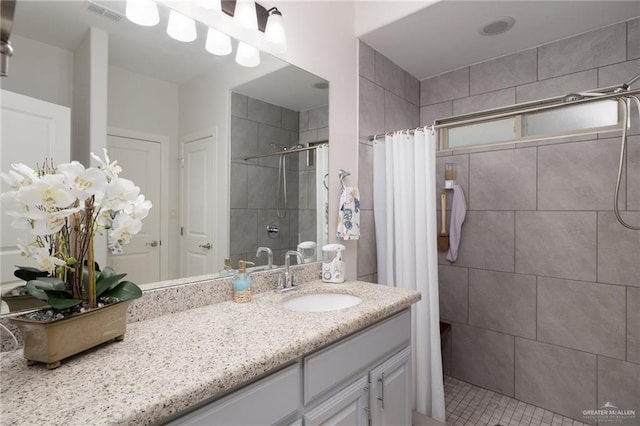 311 S Templo Dorado St, Mission, TX 78572 - bathroom with tiled shower and vanity