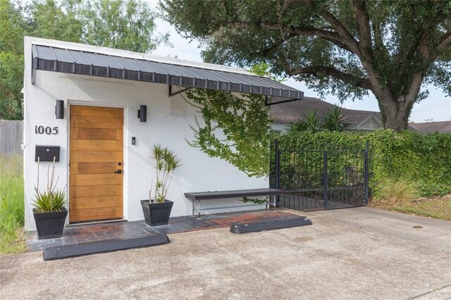 1011 W Orange St, Mcallen, TX 78501 - doorway to property with stucco siding