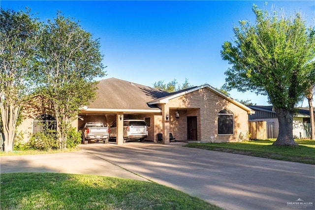 view of front of home featuring a front lawn and a carport