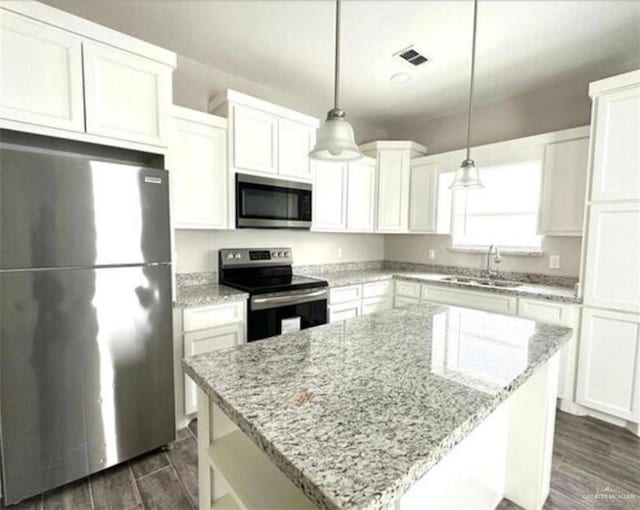 1009 W La Pointe Ave, Mission, TX 78573 - kitchen featuring stainless steel appliances, a sink, dark wood-style flooring, and white cabinetry