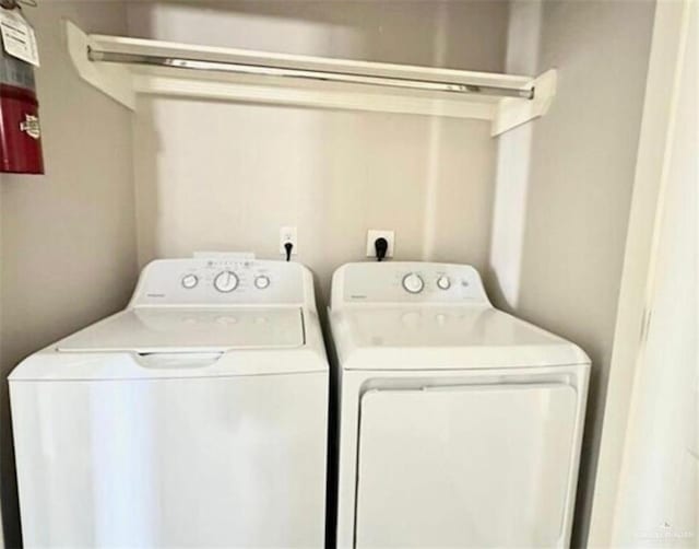 1009 W La Pointe Ave, Mission, TX 78573 - laundry area featuring washer and dryer