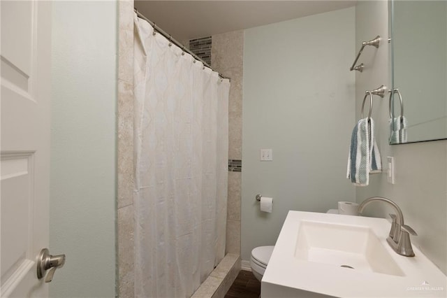 425 E Nebraska Rd, Alamo, TX 78516 - bathroom featuring a tile shower and vanity