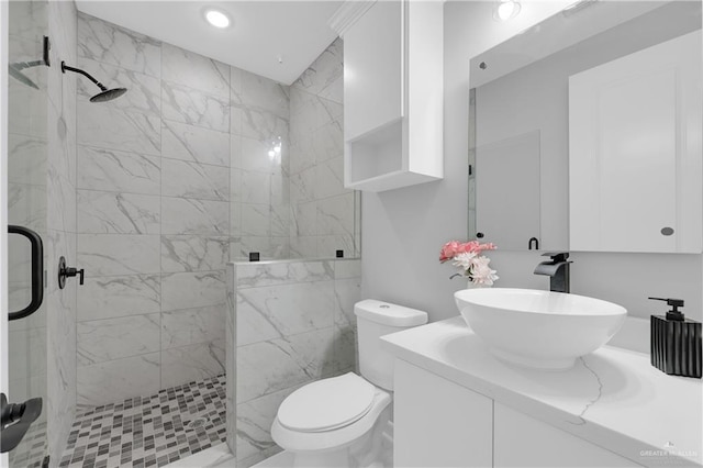 503 Purple Bugambilia, Pharr, TX 78577 - full bath featuring a tile shower, vanity, toilet, and recessed lighting