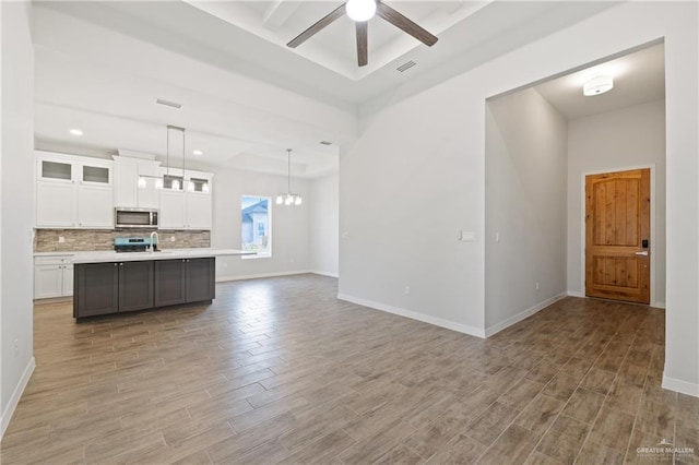 2214 N Gaytan St, Edinburg, TX 78542 - kitchen with stainless steel appliances, a ceiling fan, light wood finished floors, white cabinets, and recessed lighting