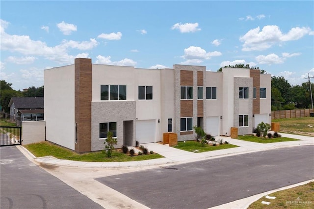 1200 N Lincoln Ave, San Juan, TX 78589 - view of property with a garage