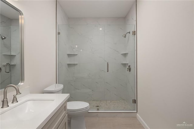 1200 N Lincoln Ave, San Juan, TX 78589 - bathroom with a marble finish shower, toilet, vanity, and marble look tile flooring