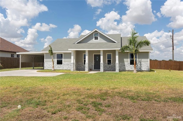 view of front of home with a front yard and a carport