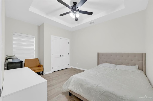 1409 E Danielle Ave E, Pharr, TX 78577 - bedroom with ceiling fan, visible vents, wood finished floors, a raised ceiling, and baseboards