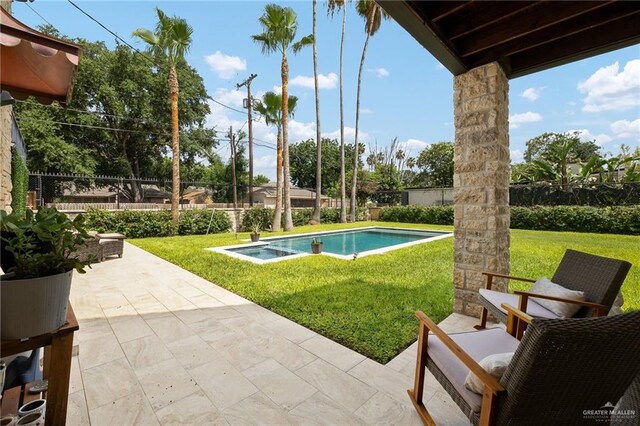 707 N 15th St, Mcallen, TX 78501 - view of pool featuring a patio area and a pool with connected hot tub