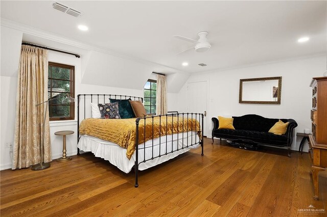 707 N 15th St, Mcallen, TX 78501 - bedroom with wood finished floors, crown molding, recessed lighting, and a ceiling fan