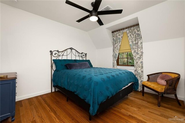 707 N 15th St, Mcallen, TX 78501 - bedroom with wood finished floors, a ceiling fan, and lofted ceiling
