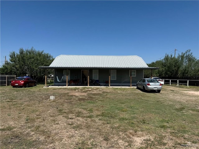 view of front facade featuring a front lawn and a carport