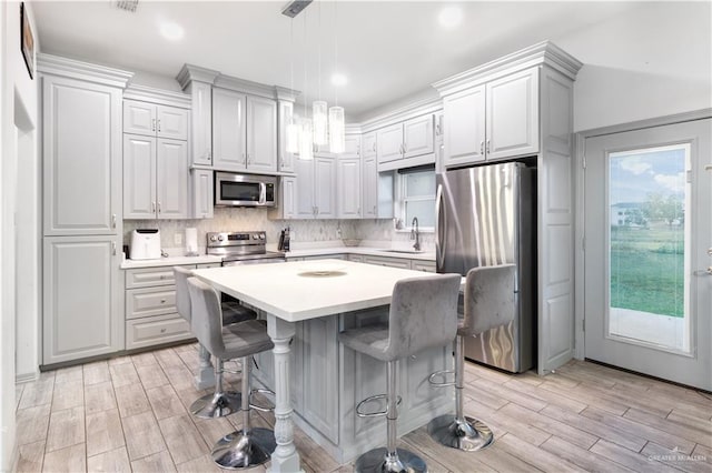 705 New Orleans Cir, Pharr, TX 78577 - kitchen featuring stainless steel appliances, light wood-type flooring, a sink, light countertops, and recessed lighting