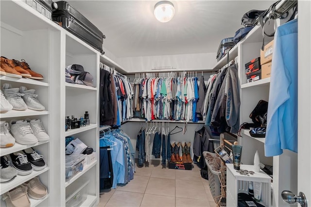 spacious closet featuring light tile patterned floors