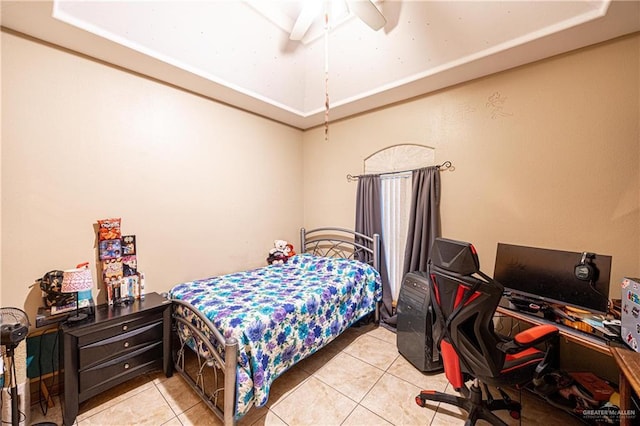 bedroom featuring a ceiling fan and light tile patterned floors