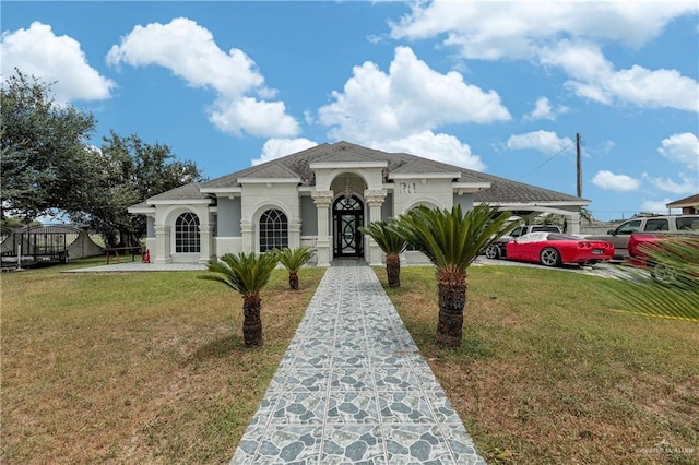 view of front of house with a front lawn