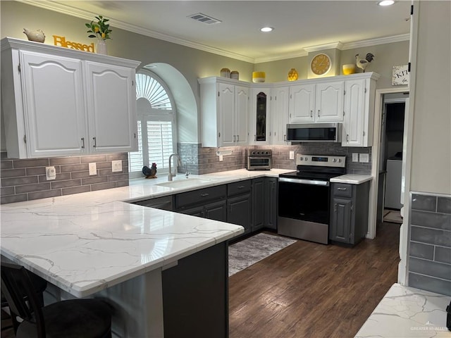 kitchen featuring sink, gray cabinets, white cabinetry, stainless steel appliances, and kitchen peninsula