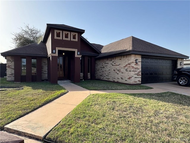 view of front of home featuring a garage, a shingled roof, and a front yard