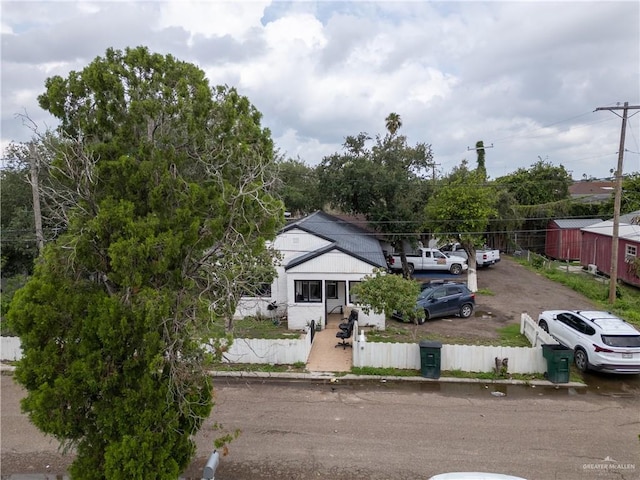 108 S Esperanza St, Pharr, TX 78577 - view of front facade with driveway