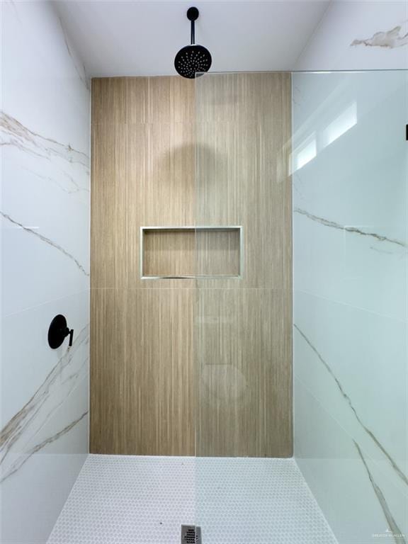 8104 N 51st St N, Mcallen, TX 78504 - full bathroom featuring a tile shower