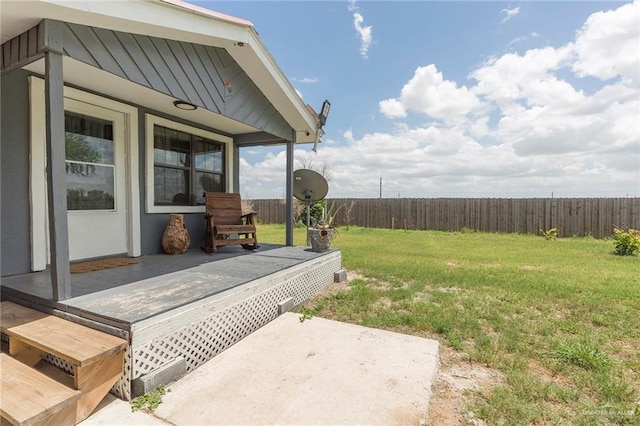 view of yard featuring fence