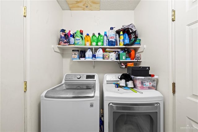 1729 W Jefferson St, Weslaco, TX 78599 - laundry room featuring washer and dryer