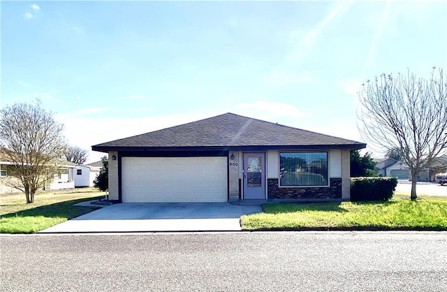 view of front of home featuring a garage and a front lawn