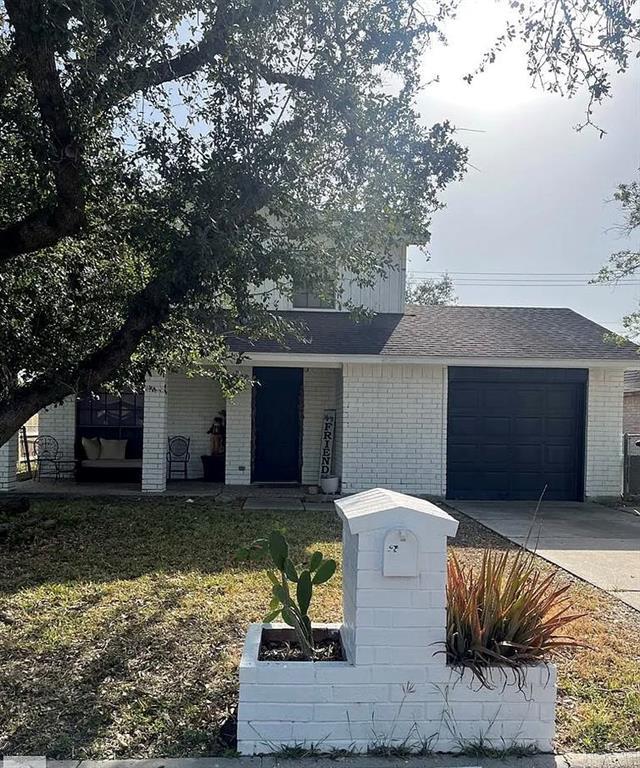 1917 River Oaks Dr, Harlingen, TX 78552 - photo 1